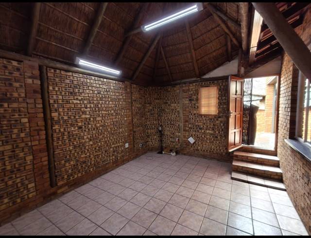 3 BEDROOM TOWNHOUSE FOR SALE IN SAFARI GARDENS